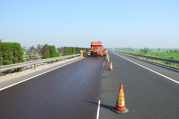 Emulsified asphalt construction methods_1